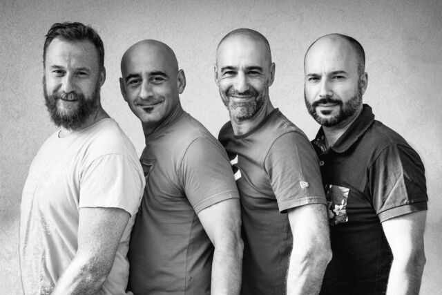 Eravamo 4 amici, e lo siamo ancora. #ritratticosi #friends #ritrattofotografico #portraitvision #ricordifotografici #biancoenero #portrait #portraitphotography #blackandwhite #ritratto #iambattaini